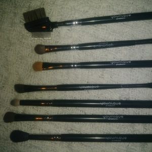 Younique makeup & brushes